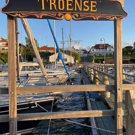 アパート Smukke Omgivelser I Troense スベンボー