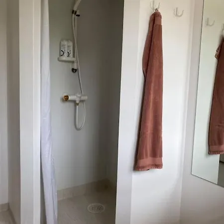 Smukke Omgivelser I Troense アパート スベンボー