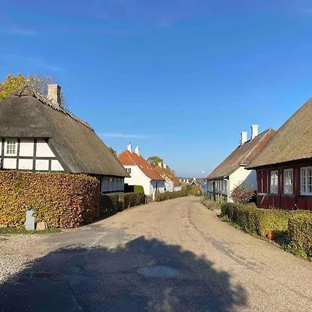 Smukke Omgivelser I Troense *