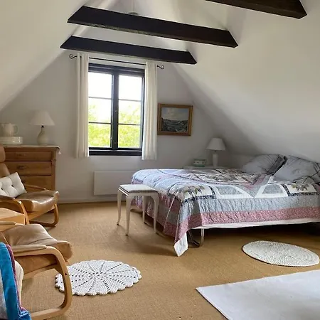 Smukke Omgivelser I Troense *