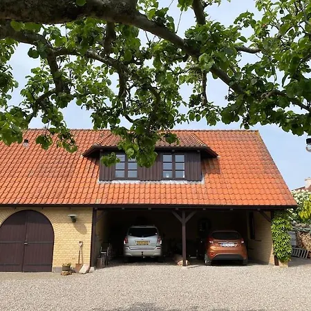 Smukke Omgivelser I Troense *