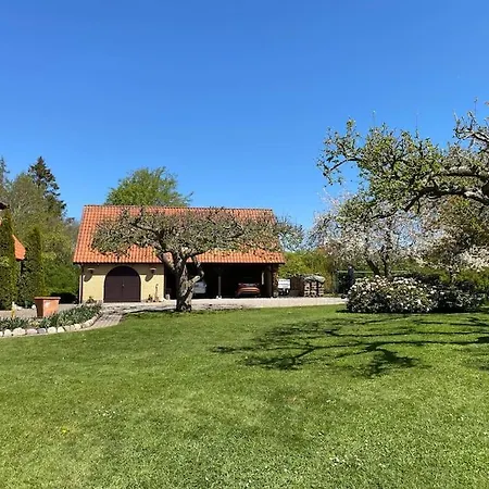 Smukke Omgivelser I Troense スベンボー