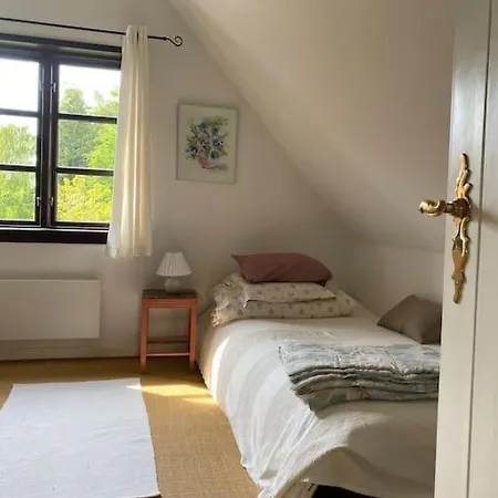 Smukke Omgivelser I Troense スベンボー